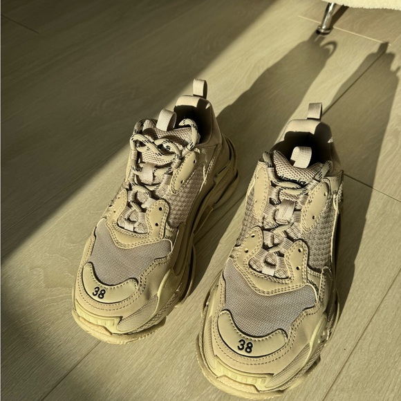 Balenciaga Triple S Sneaker - Picture 5 of 13
